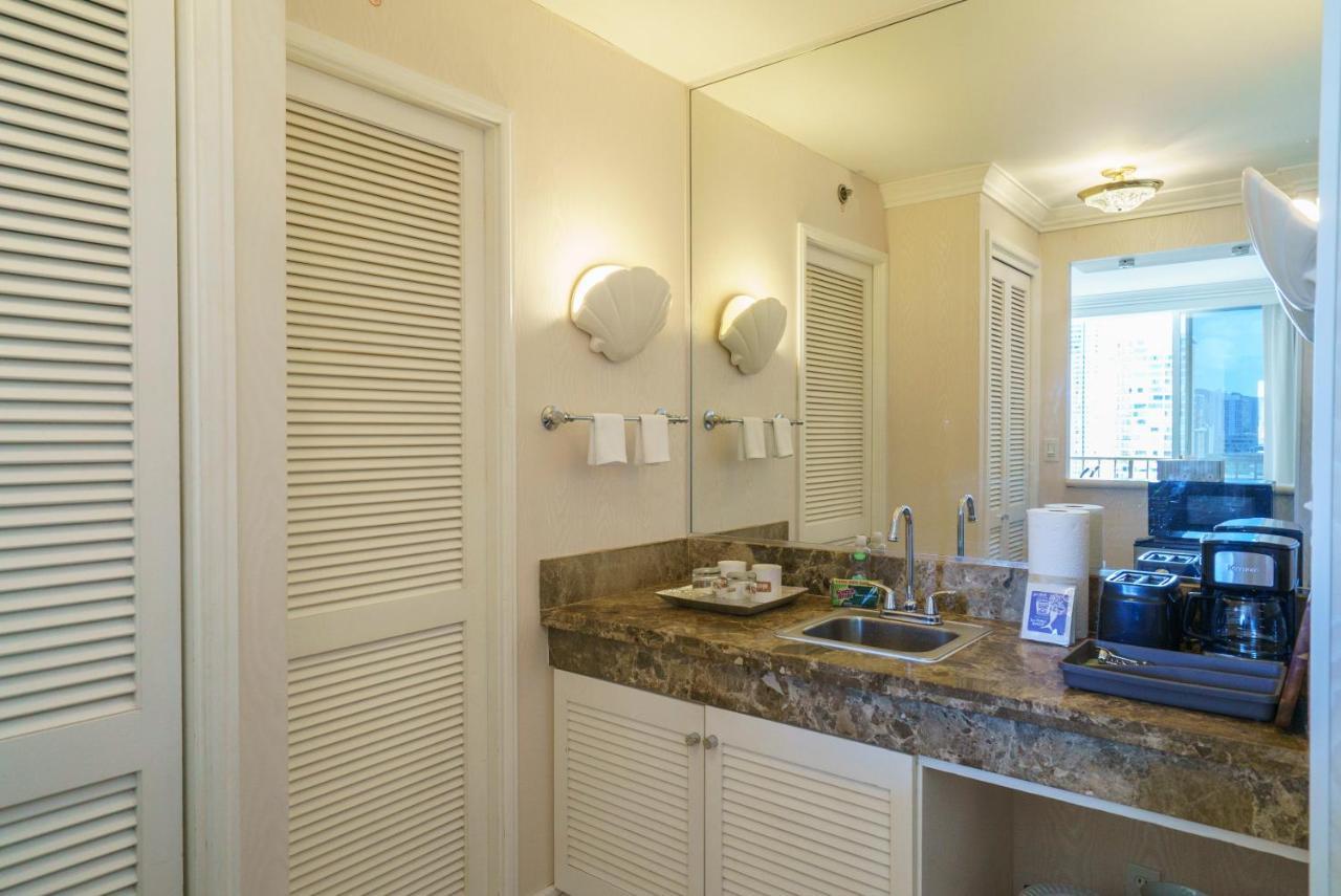 Studio Unit At The Royal Garden, In Waikiki ワイキキ・ロイヤルガーデン Honolulu Exterior photo